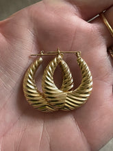 Load image into Gallery viewer, Vintage 14K Yellow Gold Hoop Earrings