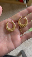 Load image into Gallery viewer, Vintage 14K Yellow Gold Hoop Earrings
