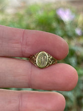 Load image into Gallery viewer, Antique 14k Yellow Gold Signet Ring